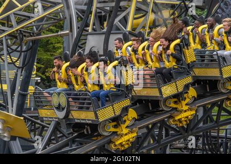 Die Smiler Weltrekord bricht 14 Inversion Rollercoaster bei Alton Towers England Stockfoto