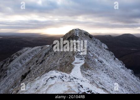 Sonnenaufgang auf dem Gipfel des Errigal. Der Errigal ist der höchste Punkt in der Grafschaft Donegal (751 m) Stockfoto