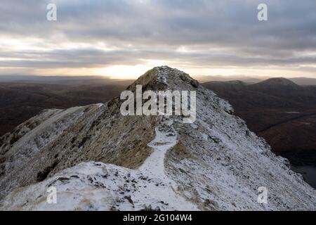 Sonnenaufgang auf dem Gipfel des Errigal. Der Errigal ist der höchste Punkt in der Grafschaft Donegal (751 m) Stockfoto