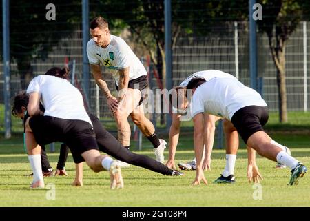 Wien, Österreich. Juni 2021. Marko Arnautovic (C) aus Österreich nimmt am 3. Juni 2021 an einem Training in Wien Teil. Der österreichische Fußballnationalspieler Marko Arnautovic, der unter Vertrag mit dem FC Shanghai Port in der chinesischen Fußballvereinigung Super League (CSL) steht, hat die Vorbereitungen für die UEFA EURO 2020 begonnen, die am 11. Juni beginnen wird. Quelle: Georges Schneider/Xinhua/Alamy Live News Stockfoto