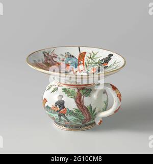 Zwei Behälter. Im 18. Jahrhundert kauten viele Männer Kautabak und spucken die unerwünschten Säfte regelmäßig in speziell entworfenen Gefäßen, den sogenannten Spucknapf, aus. Diese Beispiele sind angemessen mit Szenen aus der Tabakernte dekoriert. Sklaven pflücken Tabakblätter, während Pflanzenkläger rauchen. Auf dem Tisch befinden sich eine Reihe von Spucken. Stockfoto