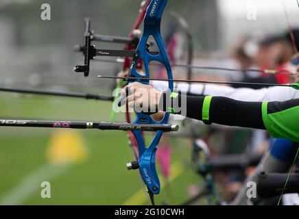 Berlin, Deutschland. Juni 2021. Bogenschießen: Deutsche Meisterschaft, Blankbogen. Sportler in Aktion. Quelle: Paul Zinken/dpa/Alamy Live News Stockfoto