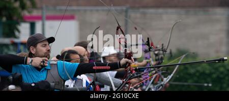 Berlin, Deutschland. Juni 2021. Bogenschießen: Deutsche Meisterschaft, Blankbogen. Sportler in Aktion. Quelle: Paul Zinken/dpa/Alamy Live News Stockfoto