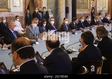 Madrid, Spanien. Juni 2021. Der spanische König, der VI., und die Königin Letizia Ortiz, während der jährlichen Versammlung der Mitglieder des „Patronato de la Fundacion Princesa de Asturias“ am Freitag, den 4. Juni 2021 im Königspalast von Madrid Credit: CORDON PRESS/Alamy Live News Stockfoto