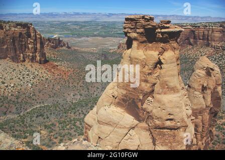 Blick vom Trail am Rim Rock Drive, Colorado National Monument, Grand Junction, Colorado, USA Stockfoto