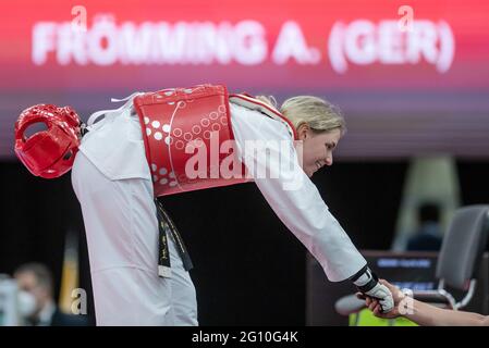 Dortmund, Deutschland. Juni 2021. Finale 2021 - Taekwondo, Frauen, 67kg, Finale in der Helmut-Körnig-Halle: Anna Lena Frömming freut sich über ihren Sieg. Quelle: Bernd Thissen/dpa/Alamy Live News Stockfoto