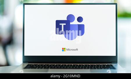 POZNAN, POL – 1. MAI 2021: Laptop-Computer mit Logo von Microsoft-Teams, einer einheitlichen Kommunikations- und Collaboration-Plattform Stockfoto