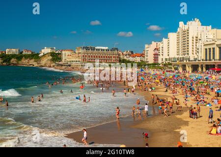 FRANKREICH. PYRENEES-ATLANTIQUES (64) BIARRITZ, LA GRANDE PLAGE (GRÖSSTER STRAND) Stockfoto