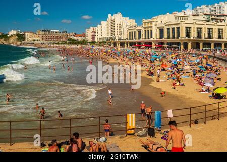 FRANKREICH. PYRENEES-ATLANTIQUES (64) BIARRITZ, LA GRANDE PLAGE (GRÖSSTER STRAND) Stockfoto