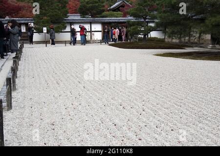 KYOTO, JAPAN - 11. Dez 2019: Kyoto, Japan-26. Nov 2019: Schöner Zen-Garten im Tenryuji-Tempel in Arashiyama, Kyoto, Japan Stockfoto