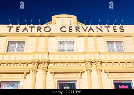 MALAGA, SPANIEN - 25. JANUAR 2015: Teatro Cervantes Theatergebäude in Malaga, Spanien Stockfoto