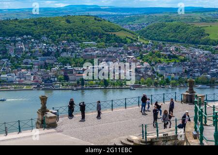 Historische Stadt Bingen vom Niederwalddenkmal in Rüdesheim, Rheintal, Zusammenfluss von Rhein und nahe FlussRheinland-Pfalz, Deutschland Stockfoto
