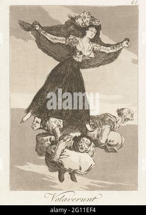 Sie sind geflogen; Volvent Point; Los Caprichos. Eine traurig aussehende Frau, mit ausgebreiteten Armen und Schmetterlingsflügeln auf ihrem Kopf. Sie fliegt durch die Luft und hängt über drei Hexen. Seniorly Print aus der Serie Los Caprichos. Stockfoto