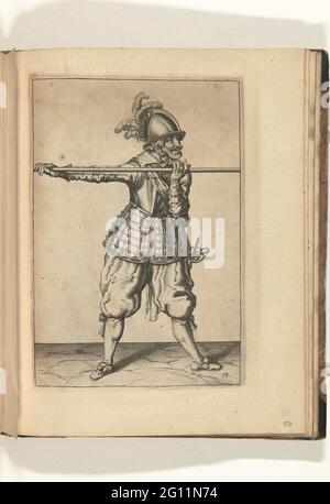 Soldat, der seinen Spieß mit beiden Händen horizontal auf Schulterhöhe trägt (Nr. 19), ca. 1600. Ein Soldat, für die Füße, der einen Spieß (Lanze) mit beiden Händen horizontal auf Schulterhöhe trägt (no 19), ca. 1600 . Tafel 19 in der Handhabungsanleitung: Briefanweisung an den Contrefaitinges, über den richtigen Gebrauch oder alles, was ein Souldier im Handling oder beim Hecht wissen muss. Teil der Illustrationen in einer englischen Ausgabe von J. de Gheyns Arms Handhe: J. de Gheyn, The Exercise of Armes for Calivres, Muskettes and Pikes after the Ordre of Maurits Prince of Orange, The Hague 1608 Stockfoto