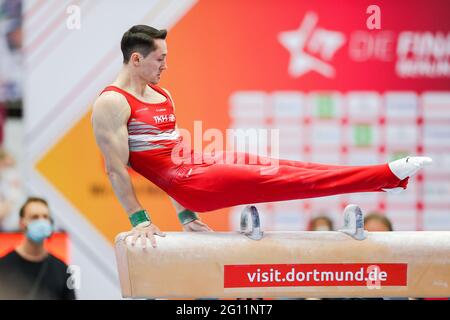 Dortmund, Deutschland. Juni 2021. Gymnastik, Apparateburnen, Westfalenhalle: Deutsche Meisterschaft, Entscheidung rundum, Männer: Andreas Toba im Einsatz auf dem Pferd. Quelle: Rolf Vennenbernd/dpa/Alamy Live News Stockfoto