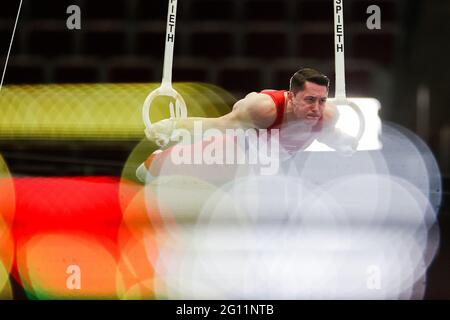 Dortmund, Deutschland. Juni 2021. Gymnastik, Apparateburnen, Westfalenhalle: Deutsche Meisterschaften, Entscheidung rundum, Männer: Andreas Toba im Einsatz auf den Ringen. Quelle: Rolf Vennenbernd/dpa/Alamy Live News Stockfoto