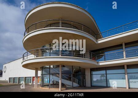 De La Warr Pavillion, International Style, oder Art déco Moderne, Gebäude aus dem Jahr 1935 in Bexhill, Sussex, Großbritannien, entworfen von Erich Mendelsohn und Serge Chermayeff Stockfoto
