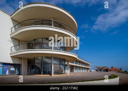 De La Warr Pavillion, International Style, oder Art déco Moderne, Gebäude aus dem Jahr 1935 in Bexhill, Sussex, Großbritannien, entworfen von Erich Mendelsohn und Serge Chermayeff Stockfoto