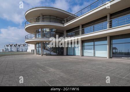 De La Warr Pavillion, International Style, oder Art déco Moderne, Gebäude aus dem Jahr 1935 in Bexhill, Sussex, Großbritannien, entworfen von Erich Mendelsohn und Serge Chermayeff Stockfoto