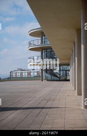 De La Warr Pavillion, International Style, oder Art déco Moderne, Gebäude aus dem Jahr 1935 in Bexhill, Sussex, Großbritannien, entworfen von Erich Mendelsohn und Serge Chermayeff Stockfoto