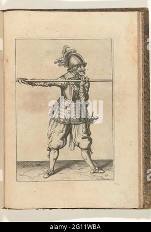 Soldat, der seinen Spieß mit beiden Händen horizontal auf Schulterhöhe trägt (Nr. 19), ca. 1600. Ein Soldat, für die Füße, der einen Spieß (Lanze) mit beiden Händen horizontal auf Schulterhöhe trägt (no 19), ca. 1600 . Tafel 19 in der Anleitung zum Umgang mit dem Spieß: Enseignement Letter; ET SUMPINT SUR LES PORTRAITZ FIGUREZ, Touchant L'Usage, The Tout CE QU'UN SOLDAT DOBT Faire au Maniement de la Pique. Teil der Illustrationen in einer französischen Ausgabe von J. de Gheyns Wapenhande: J. de Gheyn, Maniement d'Armes, d'arquebusses, Mousquetz et Piques: Und conformité de l'Ordre de Mour Le Prince M. Stockfoto