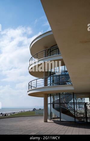De La Warr Pavillion, International Style, oder Art déco Moderne, Gebäude aus dem Jahr 1935 in Bexhill, Sussex, Großbritannien, entworfen von Erich Mendelsohn und Serge Chermayeff Stockfoto