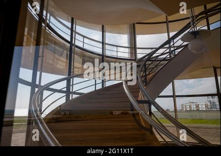 De La Warr Pavillion, International Style, oder Art déco Moderne, Gebäude aus dem Jahr 1935 in Bexhill, Sussex, Großbritannien, entworfen von Erich Mendelsohn und Serge Chermayeff Stockfoto