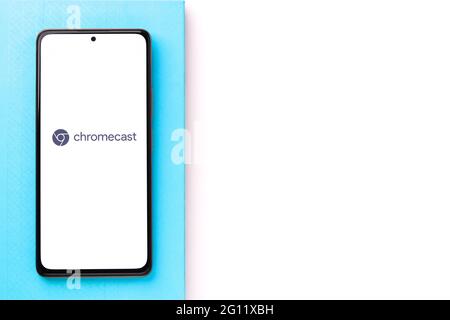 Assam, indien - 29. Mai 2021 : Google Chromecast-Logo auf Handy-Bildschirm Stock Bild. Stockfoto