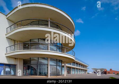 De La Warr Pavillion, International Style, oder Art déco Moderne, Gebäude aus dem Jahr 1935 in Bexhill, Sussex, Großbritannien, entworfen von Erich Mendelsohn und Serge Chermayeff Stockfoto