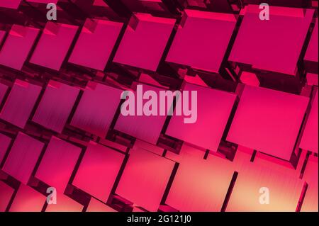 Abstrakter 3D-Hintergrund mit quadratischen Paneelen, die wie Solarpaneele aus der Nähe in lebendigen Farben wirken Stockfoto