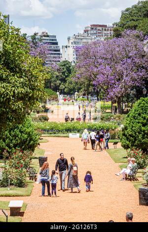 Argentinien Buenos Aires Palermo Parque 3 de Febrero Bosques de Palermo Stadtpark Grünfläche Rosengarten El Rosedal Promenade Familien Hispanic Spaziergang Stockfoto