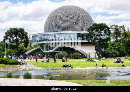 Argentinien Buenos Aires Palermo Parque 3 de Febrero Bosques de Palermo Stadtpark Planetario Galileo Galilei Planetarium Außenkuppel moderner Architekt Stockfoto