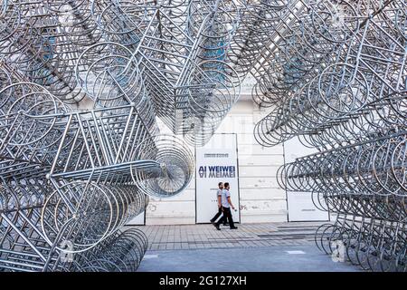 Argentinien Buenos Aires Caminito Barrio de la Boca Fundacion PROA Zentrum für zeitgenössische Kunst Museum Galerie Ausstellung Skulptur Ai Weiwei Forever Bicycle Stockfoto