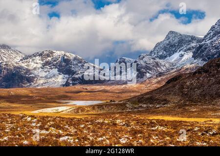 Berge rund um Carnmore und den Fionn Loch in der Fisherfield Forest / Letterewe Forest Gegend der North West Highlands of Scotland Stockfoto