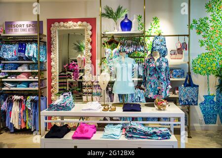 Florida FL Orlando Lake Buena Vista Walt Disney World Resort Disney Springs Outdoor Shopping Dining Entertainment Complex Lilly Pulitzer Designer Bout Stockfoto