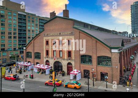 Toronto, Ontario, Kanada-22. April 2019: Dron-Ansicht des Saint Lawrence Market, der ein berühmter Ort und Touristenattraktion in der Stadt ist Stockfoto