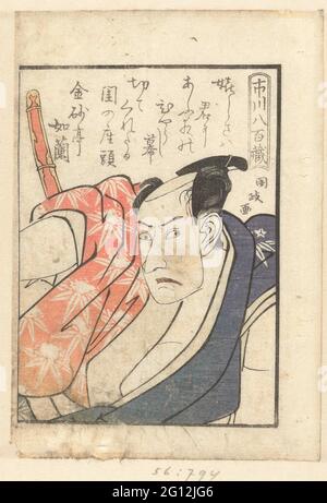 Liebesgedicht für Ichikawa Yaozo; Ichikawa Yaozo; EIN Blick hinter die Kulissen auf die Schauspieler; Yakusha gakuya tsu. Büstchenportrait des Schauspielers Ichikawa Yaozo III, in violettem und rotem Kimono, mit Schwert auf der Rückseite, dargestellt unter einem auf ihn gerichteten Liebesgedicht. Blatt aus dem japanischen Buch Yakusha Gakuya Tsu. Stockfoto