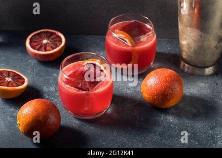 Erfrischender Cocktail aus blutrotendem Orange Margarita mit Tequila Stockfoto