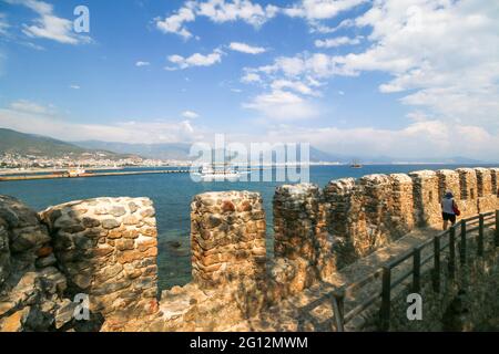 Landschaft aus dem historischen Roten Turm, Burgbastionen auf der Halbinsel Alanya, mittelmeer, Antalya Bezirk, Türkei. Stockfoto