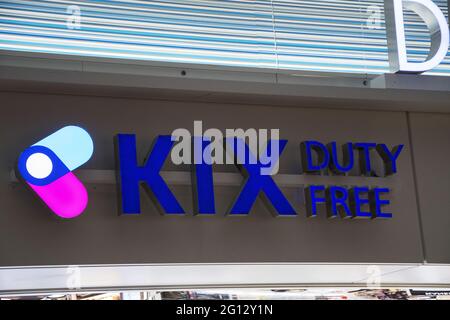 OSAKA, JAPAN – 10. Dezember 2019: Osaka, Japan – 03. Dezember 2019: Duty Free-Bereich KIX im internationalen Flughafen Kansai, Osaka. Stockfoto