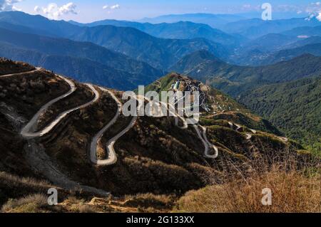 Kurvige Straßen auf der alten Seidenstraße, Seide Handelsroute zwischen China und Indien, Sikkim Stockfoto