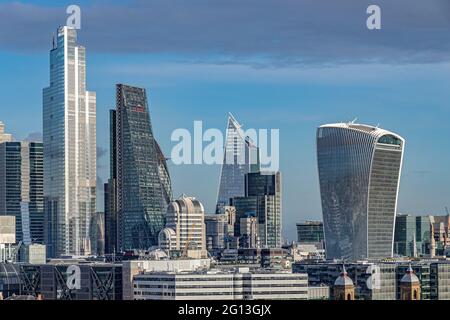 Die Skyline der City of London, im Herzen des Londoner Finanzzentrums, einschließlich Cheesegrater und 22 Bishopsgate, London, Großbritannien Stockfoto
