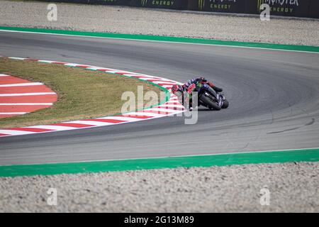 MONTMELLO, SPANIEN-4. JUNI 2021: Fabio Quartararo (El Diablo) auf seiner #20 2021 Yamaha YZR-M1 (Team: Monster Energy Yamaha MotoGP), 2021 MotoGP World Cham Stockfoto