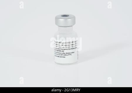 Pfizer – BioNTech Covid-19-Impfstofffläschchen Stockfoto