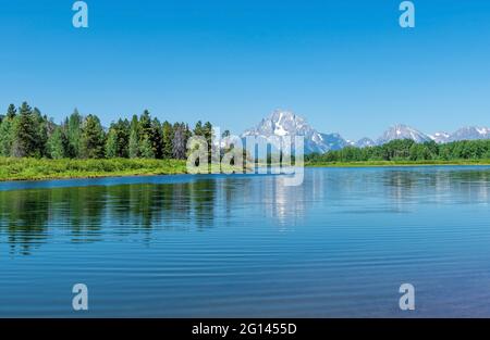 Grand Teton Gipfeln am Snake River im Sommer von Oxbow Bend, Grand Teton Nationalpark, Wyoming, USA. Stockfoto