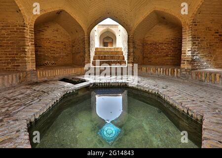 Wasserbehälter der historischen Meybod Karawanserei in der Altstadt Meybod, Iran Stockfoto