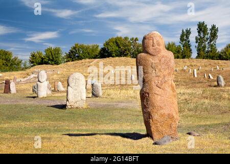 Alte Stätte von Burana und Grabsteine, die in Kirgisistan als Balbas bekannt sind. Stockfoto