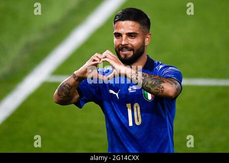 Bologna, Italien. 04. Juni 2021. Lorenzo Insigne aus Italien feiert, nachdem er beim internationalen Freundschaftsspiel zwischen Italien und Tschechien ein Tor erzielt hat. Kredit: Nicolò Campo/Alamy Live Nachrichten Stockfoto