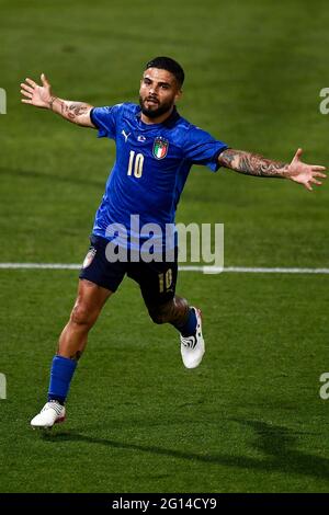 Bologna, Italien. 04. Juni 2021. Lorenzo Insigne aus Italien feiert, nachdem er beim internationalen Freundschaftsspiel zwischen Italien und Tschechien ein Tor erzielt hat. Kredit: Nicolò Campo/Alamy Live Nachrichten Stockfoto