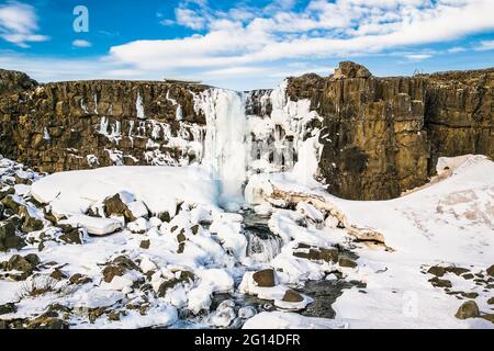 Oxararfoss Wasserfall im Thingvellir Nationalpark, Island. Der Oxararfoss Wasserfall ist der berühmte Wasserfall, der Touristen anzieht, die Thingvellir locat zu besuchen Stockfoto